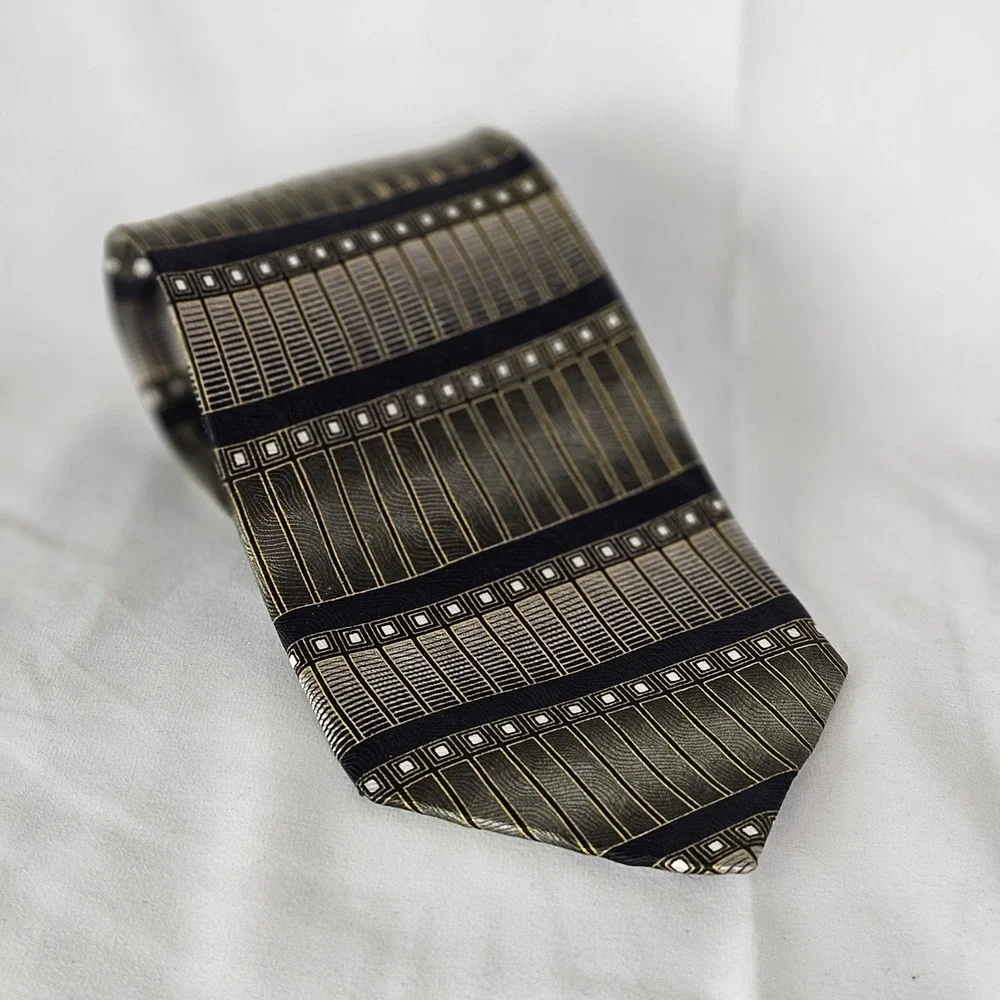 Gasparo Mens Tie Gold Geometric Pattern 100% Silk Hand Made Necktie 4 Inch Width